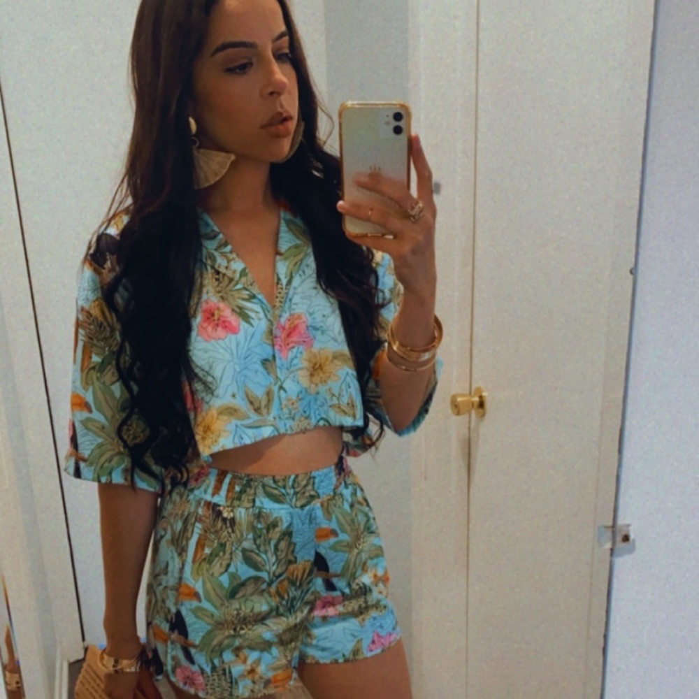 Flowy toucan shirt
